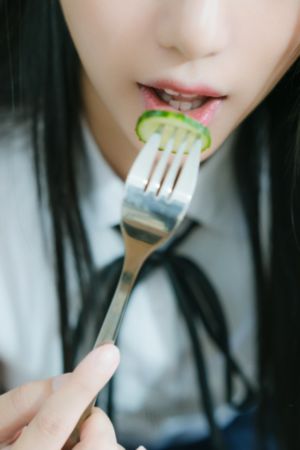 打烊后仅剩两个人的沙龙
