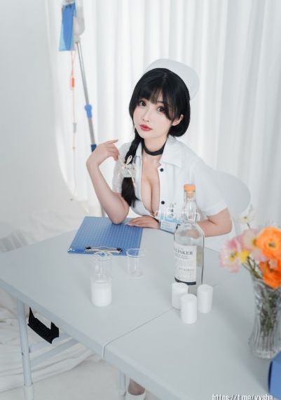 在打烊后仅剩两人的沙龙