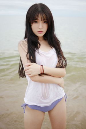 老头边吃奶边弄进去呻吟