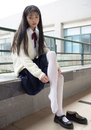 校园伸入裙底揉捏1v1h