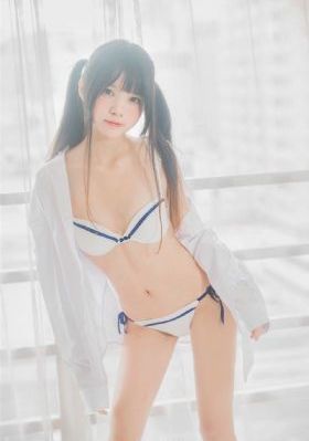 异国女人在巴黎