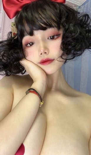 穿制服的女孩